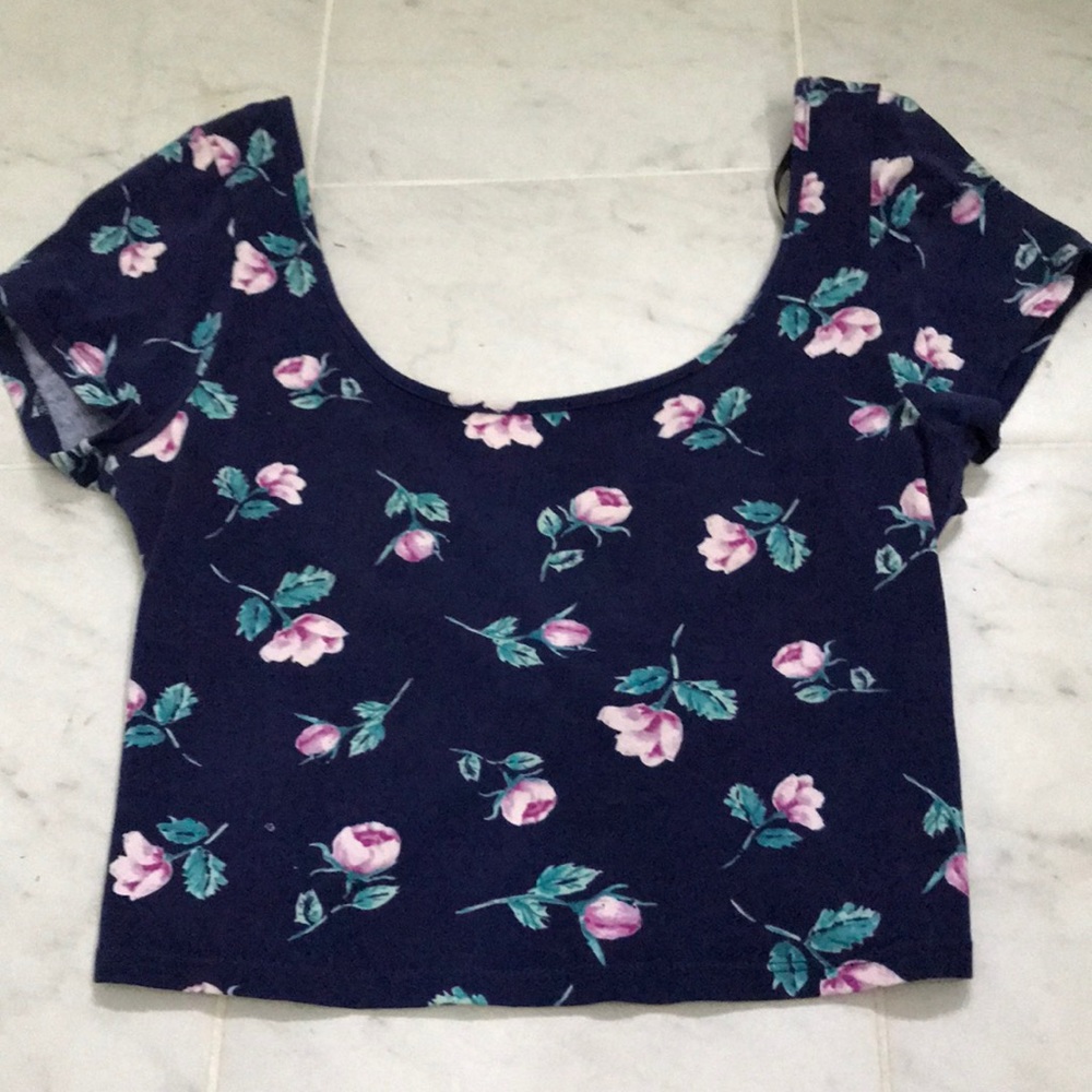 Adorable floral cropped tank with criss-cross back